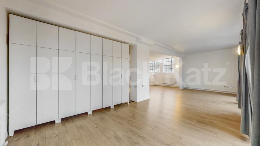 Spacious Studio located within a warehouse conversion with exposed brick  Ability View - Kingsland Road, Haggerston